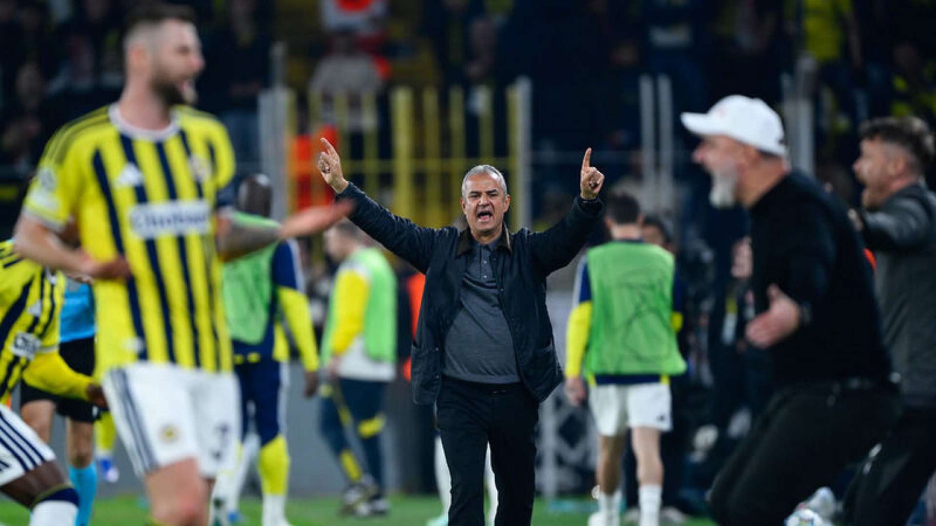Fenerbahçe, Slavia Prag karşısında liderliği kaybetti