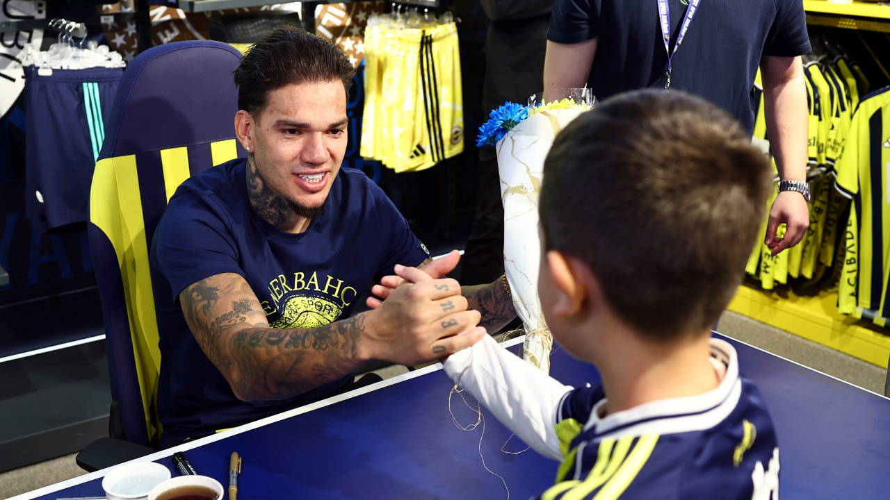 Fenerbahçeli Ederson, taraftarlarla etkinlik düzenledi