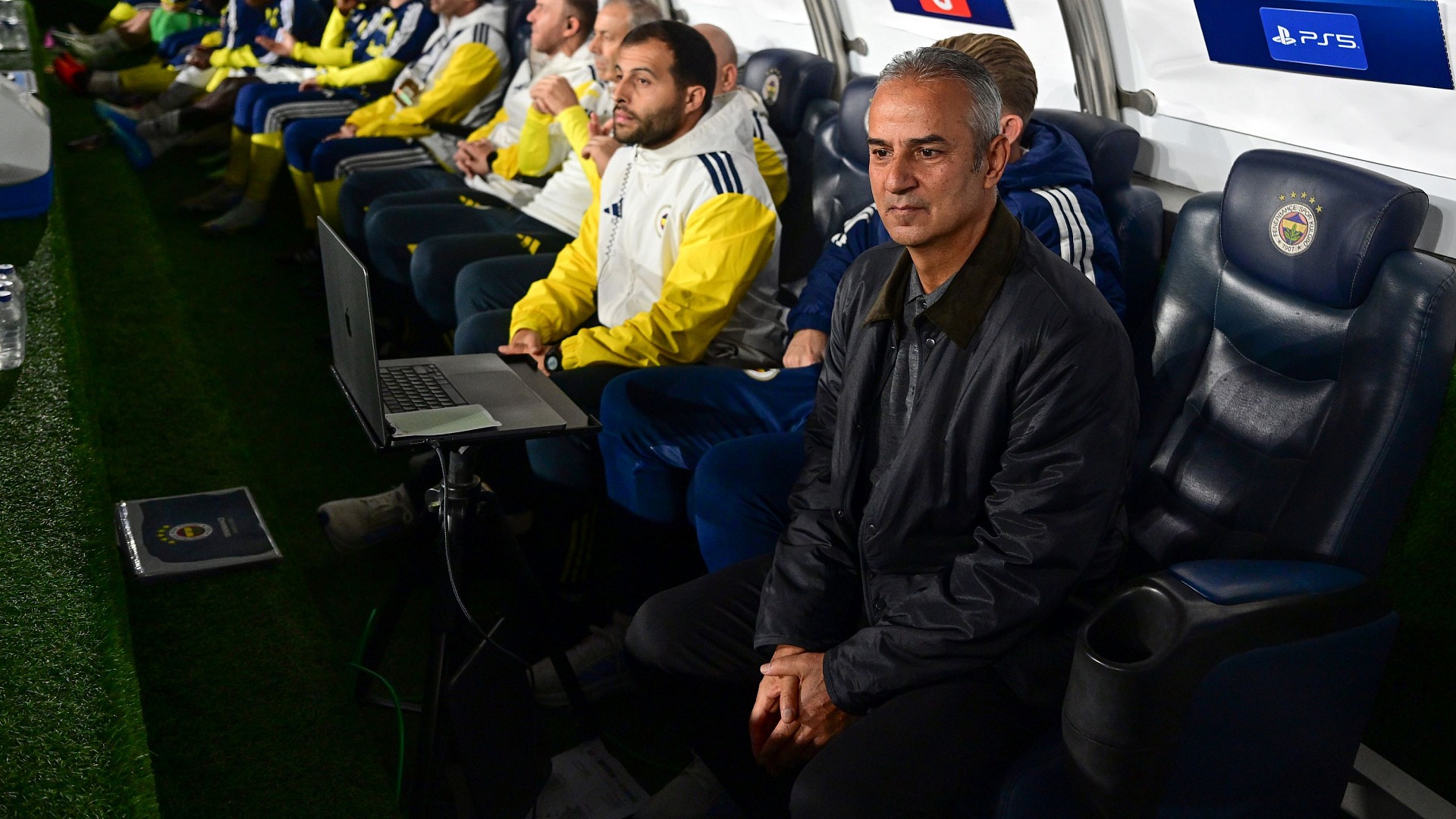 Fenerbahçeli taraftarlardan İsmail Kartal'a istifa çağrısı