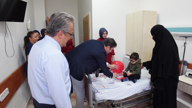 Fırat Üniversitesi Hastanesi'nden çocuklara 29 Ekim sürprizi