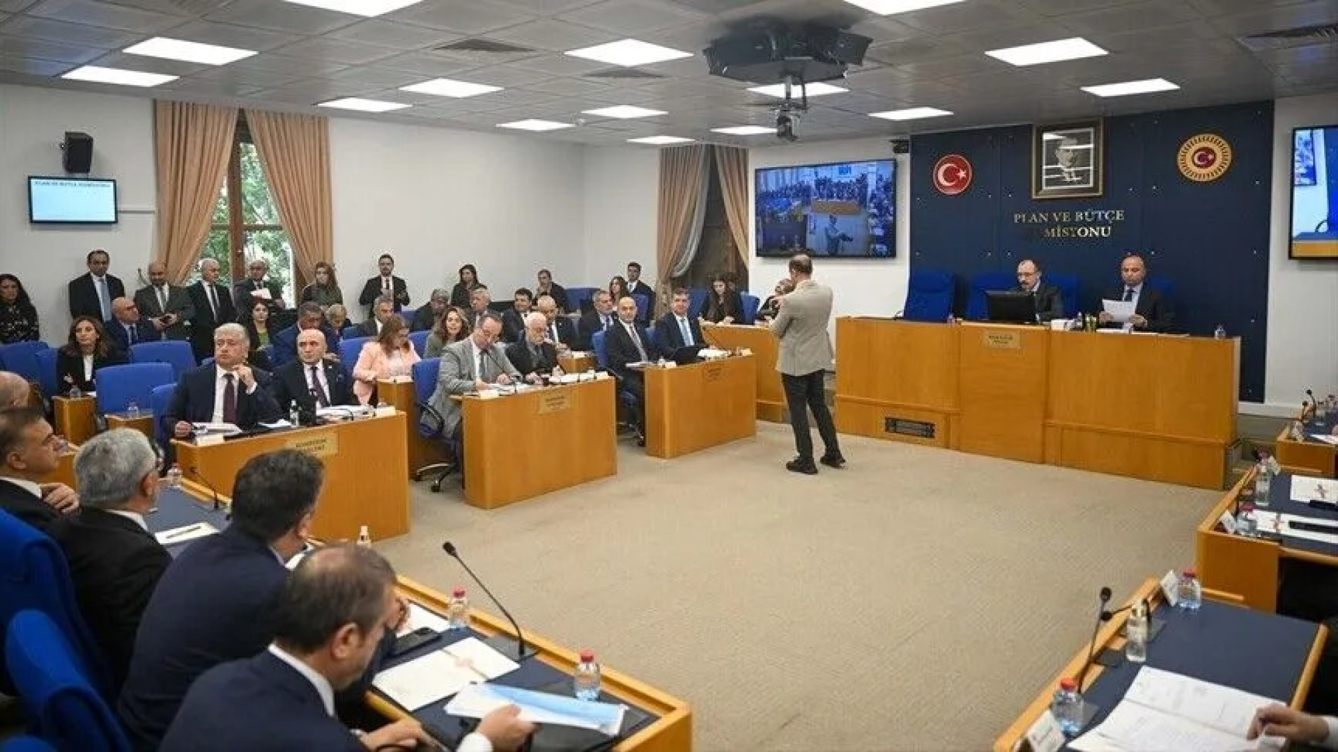 Fon yasası görüşmeleri başladı, muhalefet itiraz etti