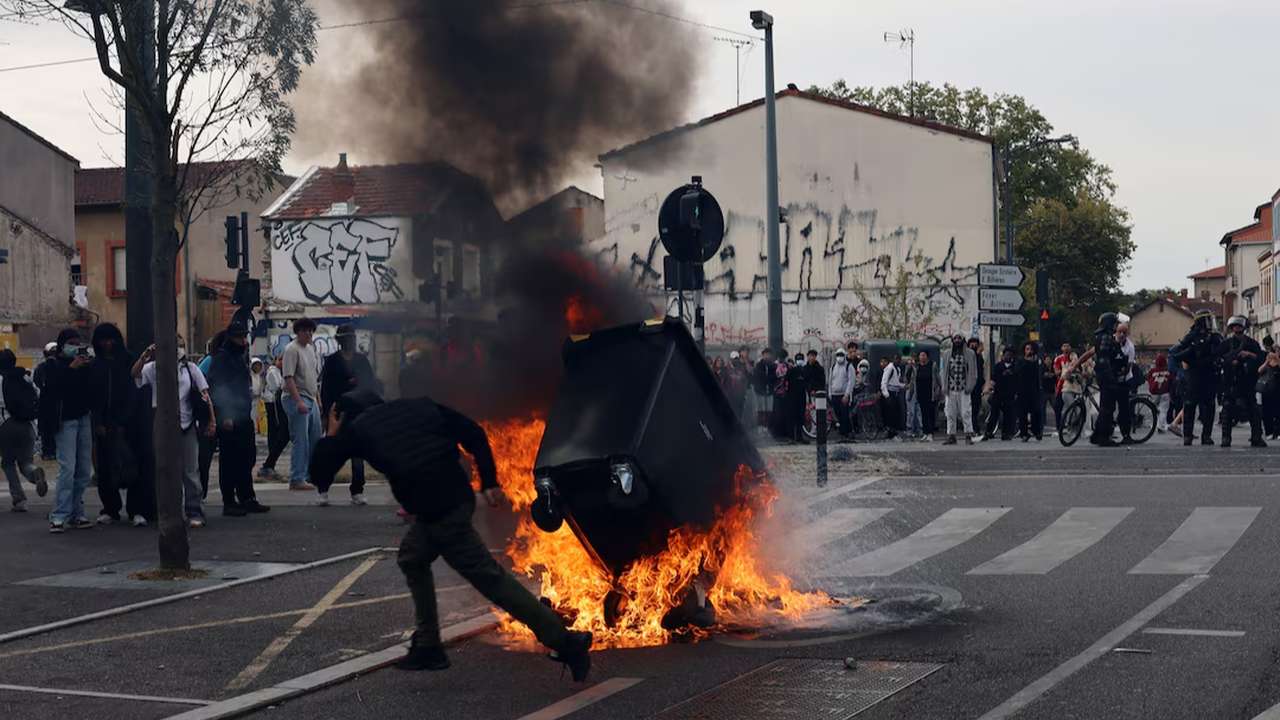 Fransa'da eğitim protestoları devam ediyor: Binlerce gözaltı