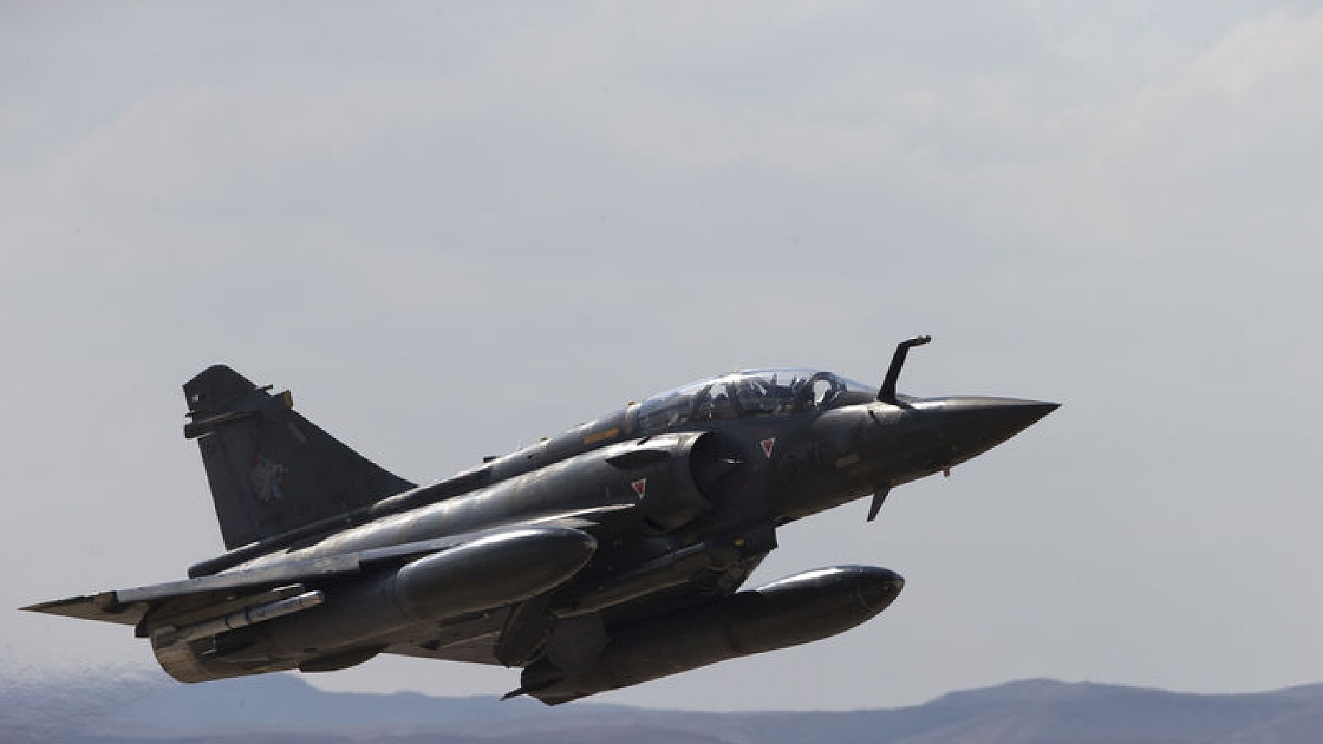 Fransa'da Mirage 2000D tipi savaş uçağı düştü