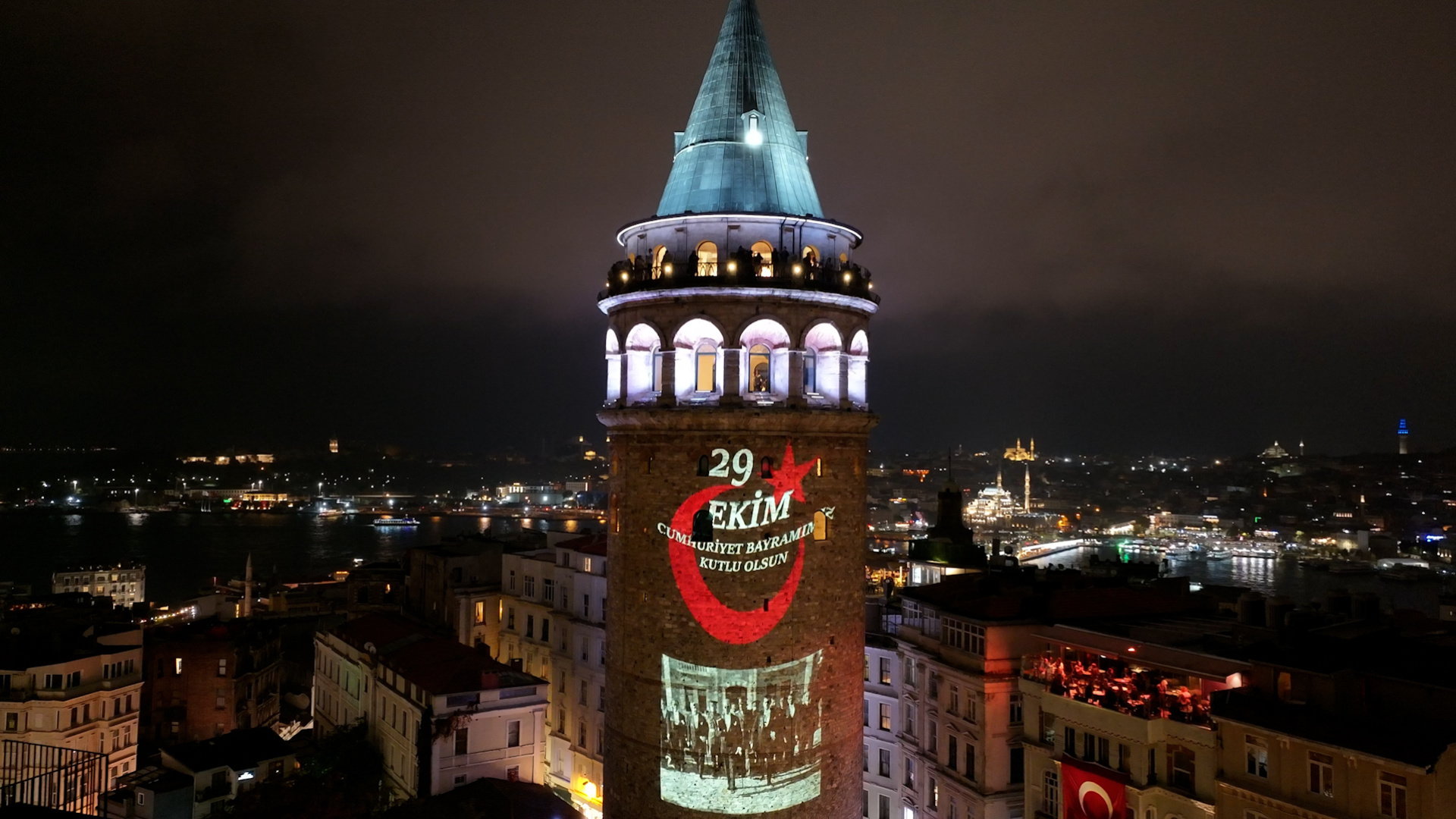 Galata Kulesi, Cumhuriyet'in 103. yılını kutladı