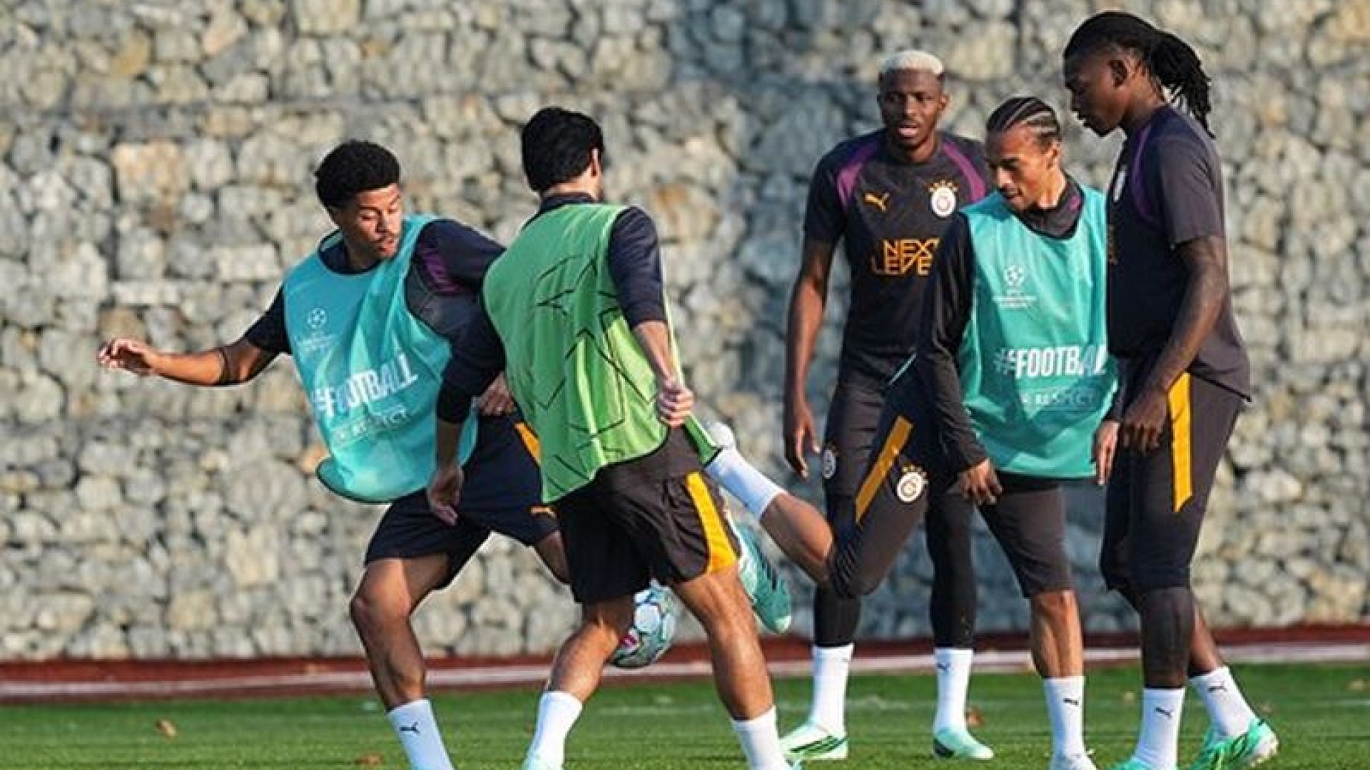 Galatasaray, Barcelona maçına hazırlıklarını sürdürüyor
