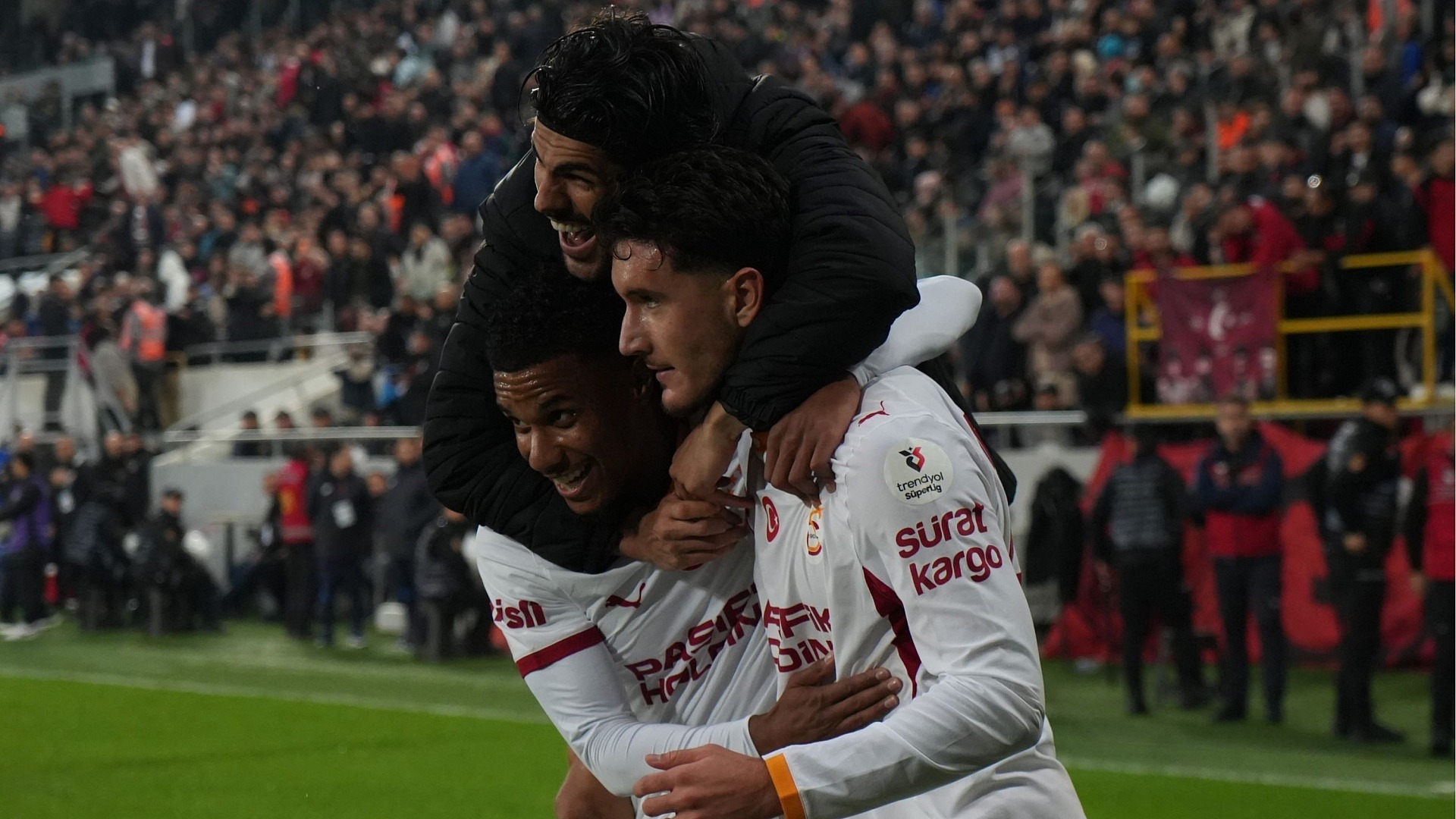 Galatasaray, Deniz Gül'ün katkısıyla zor bir galibiyet aldı