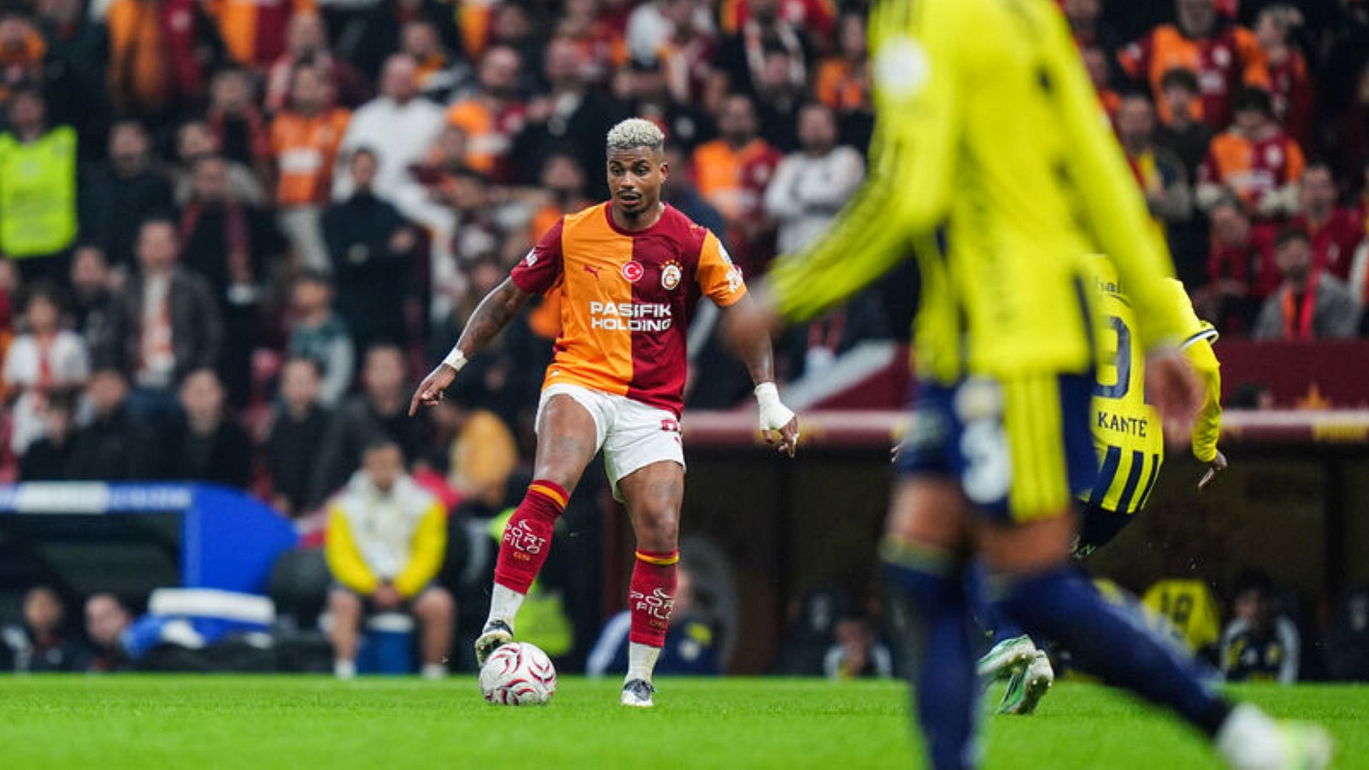 Galatasaray Fenerbahçe derbisini 2-1'le kazandı