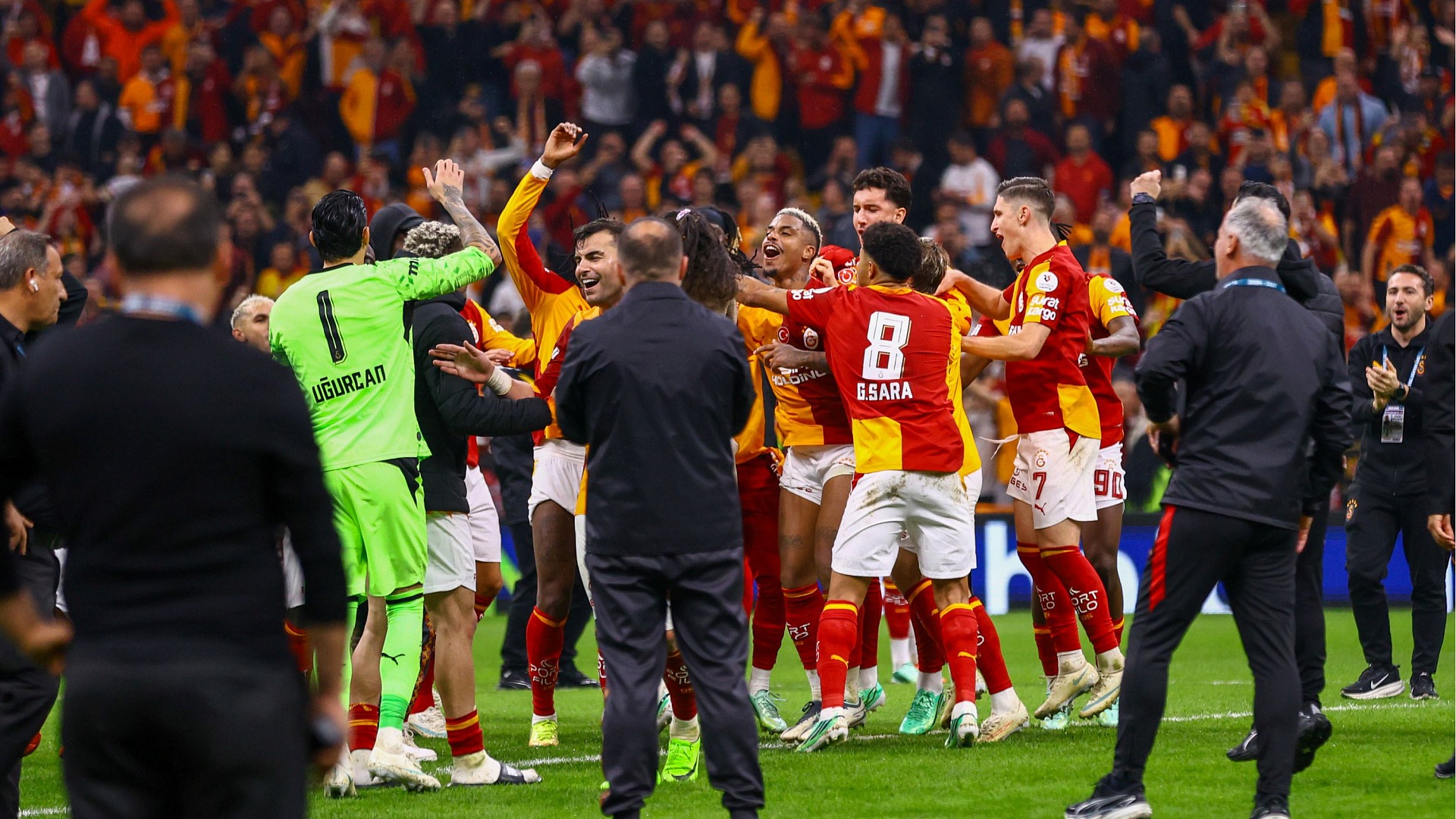 Galatasaray, Fenerbahçe derbisini kazandı ve kutladı