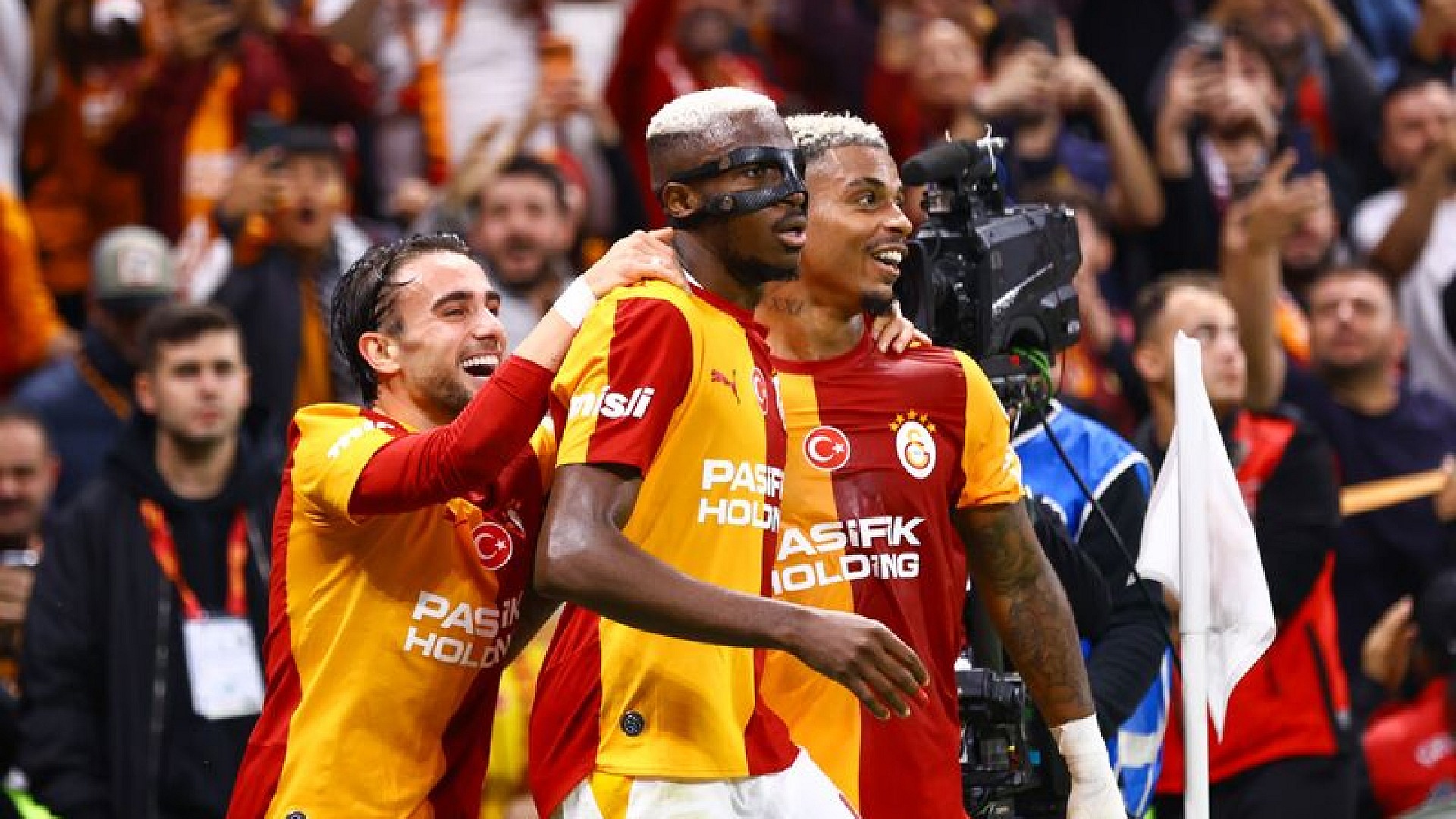 Galatasaray, Fenerbahçe'yi 2-1'le mağlup etti
