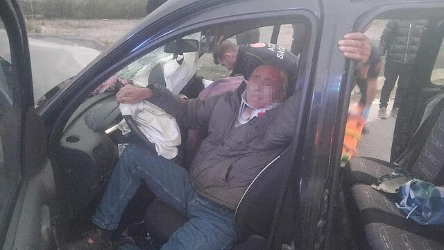 Gebze'de iki otomobil çarpıştı: 4 yaralı, 1'i ağır