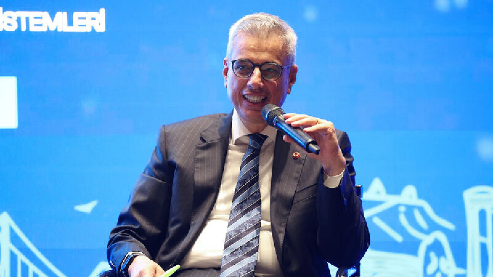 Gençlere çağrı: Korkmayın, icat çıkartın diyor Memişoğlu