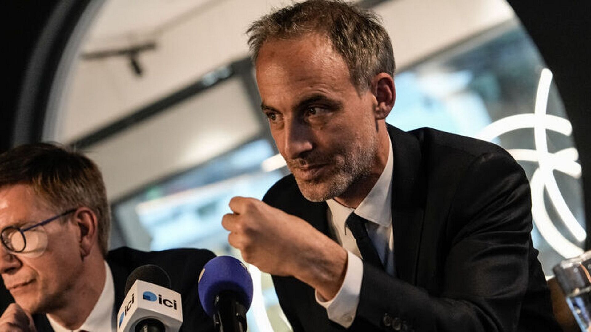 Glucksmann'a unlu protesto: Hükümetten tepki geldi