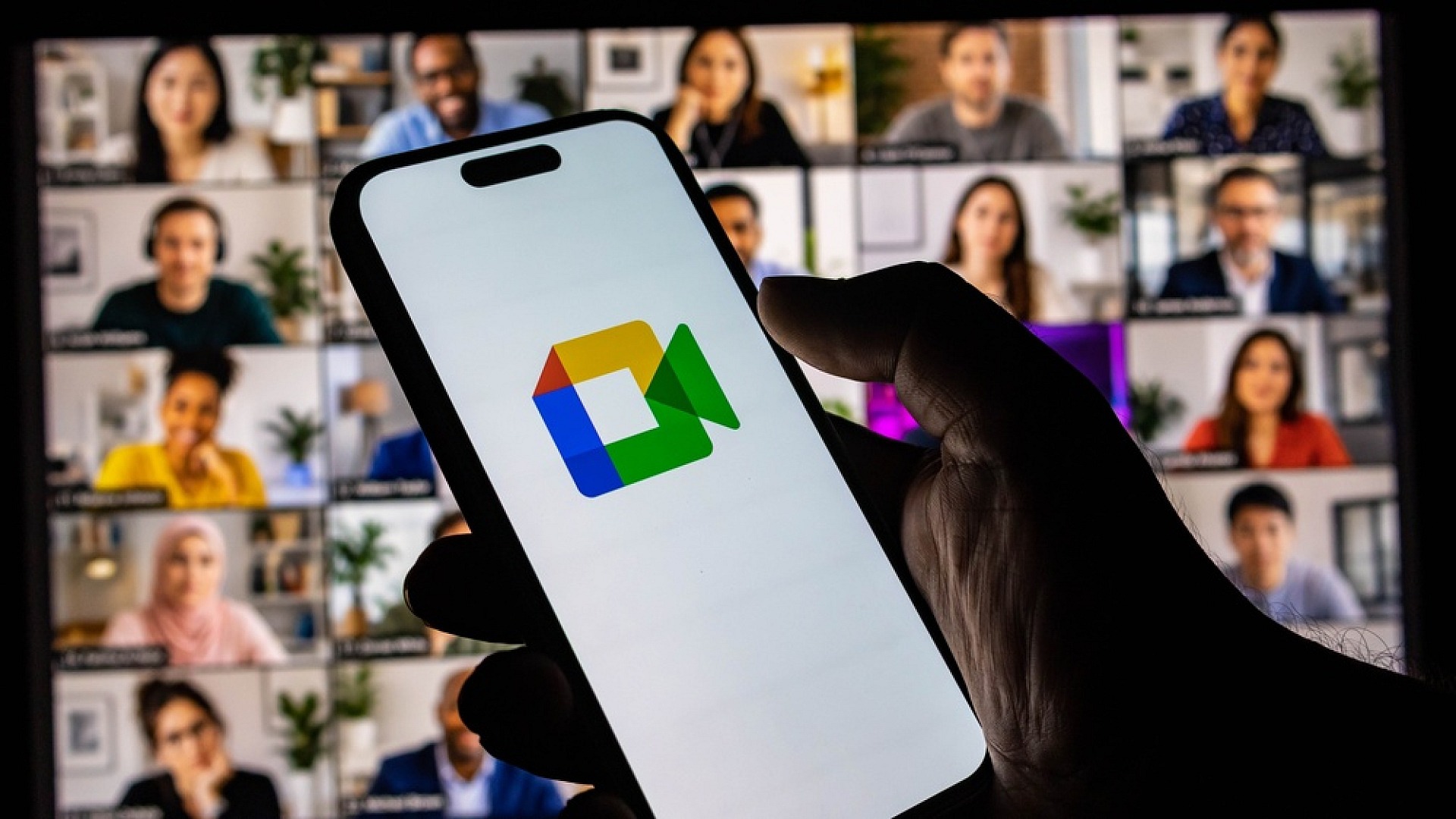 Google Meet, yapay zeka ile anlık çeviri hizmetini artırıyor