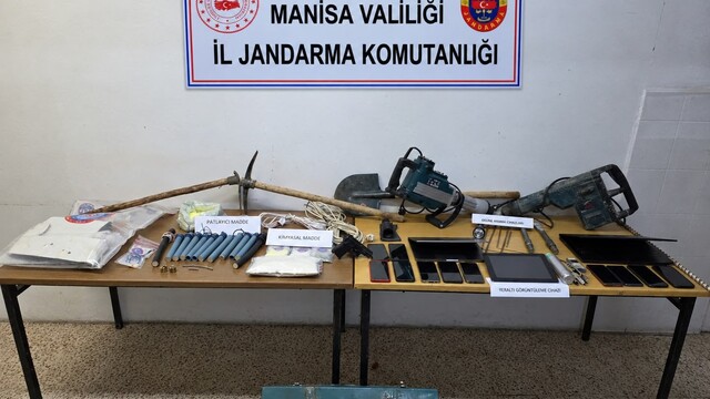 Gördes'te define kazısında 8 kişi gözaltına alındı