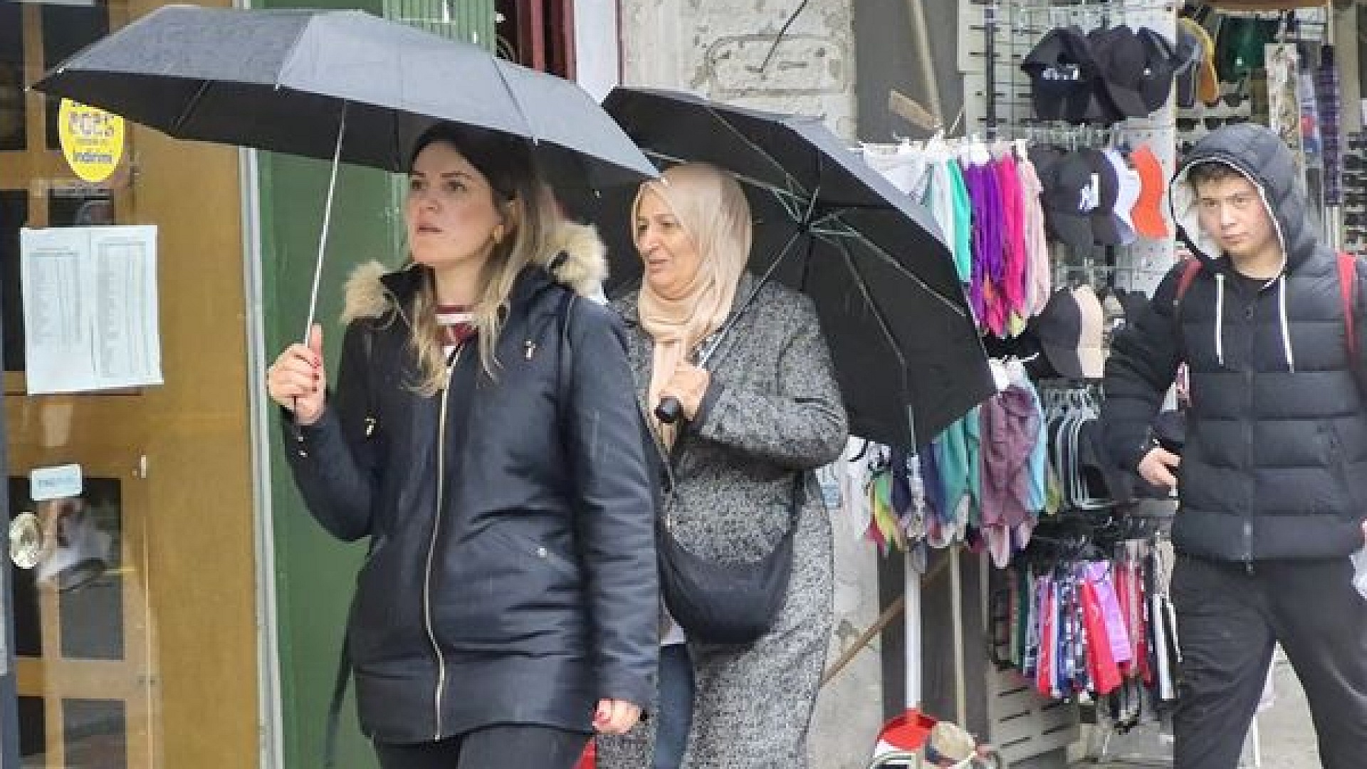 Hafta sonu İstanbul'da yağış bekleniyor, sıcaklık düşecek