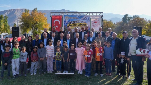 Hakkari'de 262 elektrikli çit seti arıcılara dağıtıldı