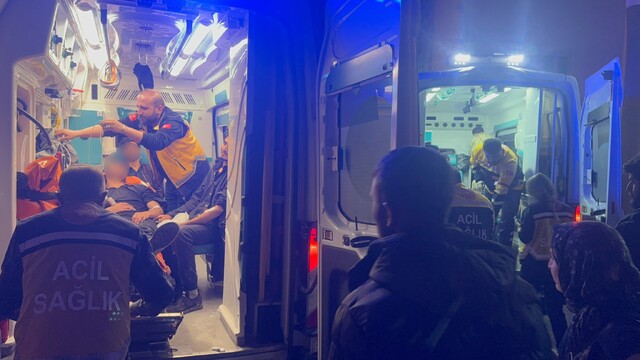 Hakkari'de düzensiz göçmenleri taşıyan minibüs dereye uçtu