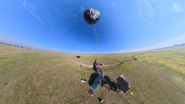 Halil Akdeniz, çöp poşetlerinden güneş enerjili balon yaptı