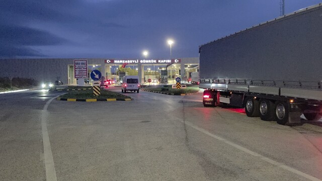 Hamzabeyli Gümrük Kapısı açıldı, tır çıkışları başladı