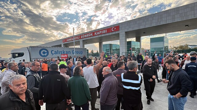 Hamzabeyli Sınır Kapısı'nda TIR sürücüleri eylem yaptı