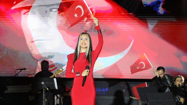 Hande Ünsal, Amasya'da Cumhuriyet Bayramı konseri verdi
