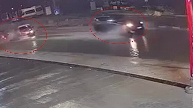 Hatay'da su birikintisine fren yapan araç kaza yaptı