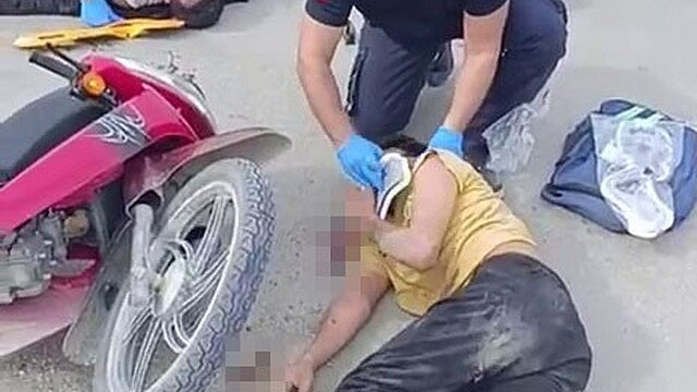 Hatay'da tırla çarpışan motosikletten 3 genç yaralandı