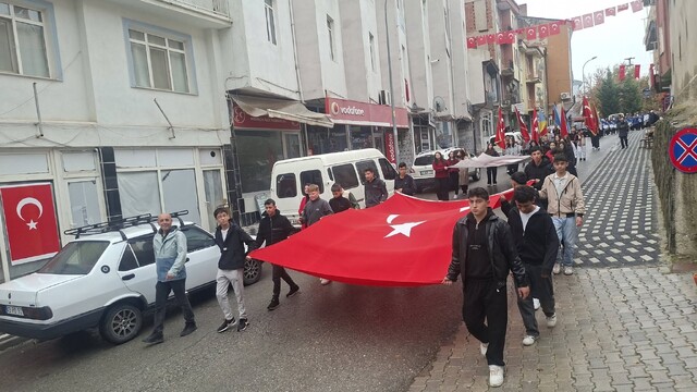 Hisarcık'ta 29 Ekim Cumhuriyet Bayramı yürüyüşü yapıldı