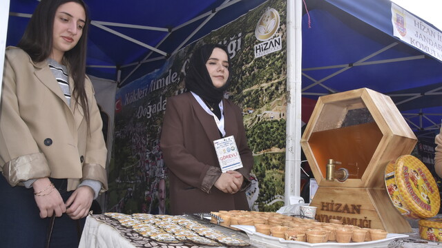 Hizan'da 1'inci karakovan bal hasadı festivali başladı