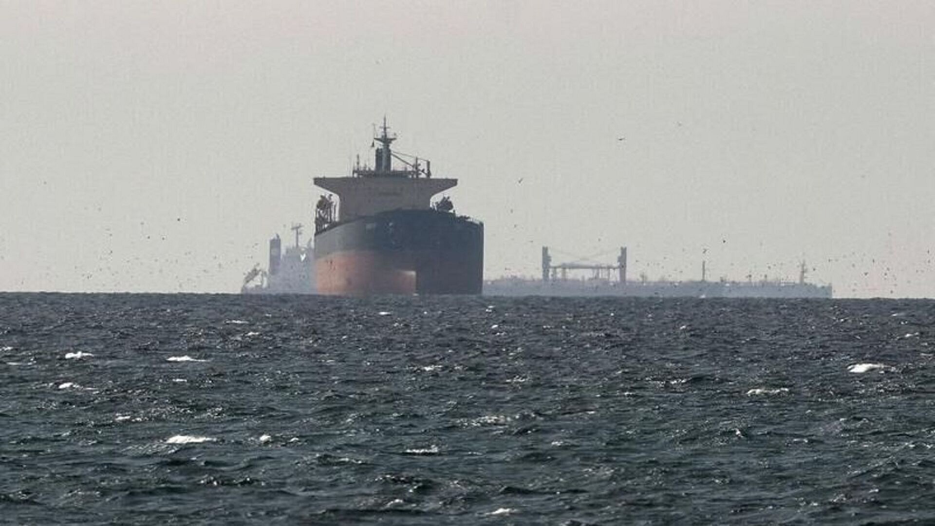 Hürmüz Boğazı'nda bir tanker deniz mayınına çarptı