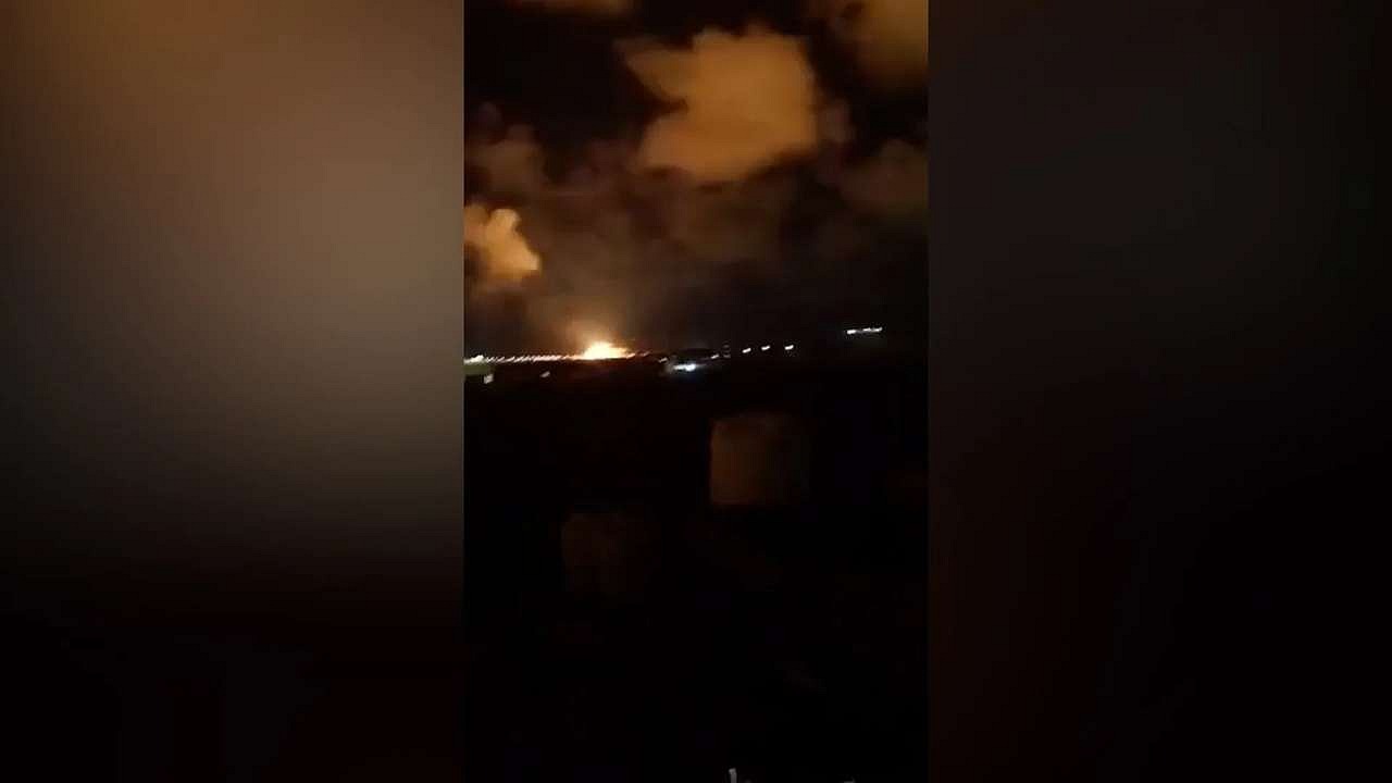 Husiler Aden Havalimanı'nı hedef aldı, yolcular tahliye