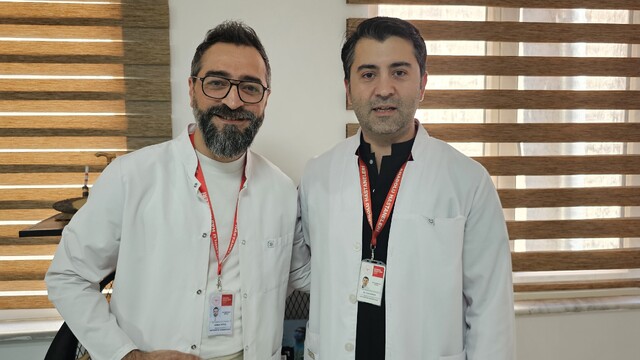 İki doktor eş zamanlı ameliyatla hastayı kurtardı
