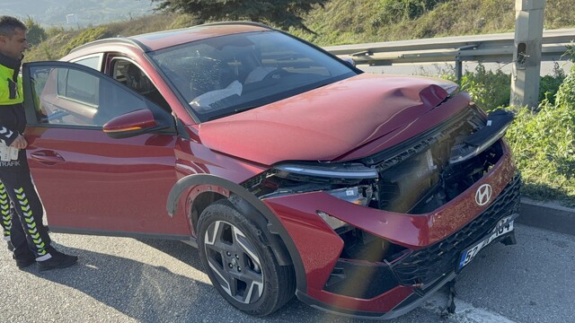 İlkadım'da iki otomobil çarpıştı, maddi hasar oluştu