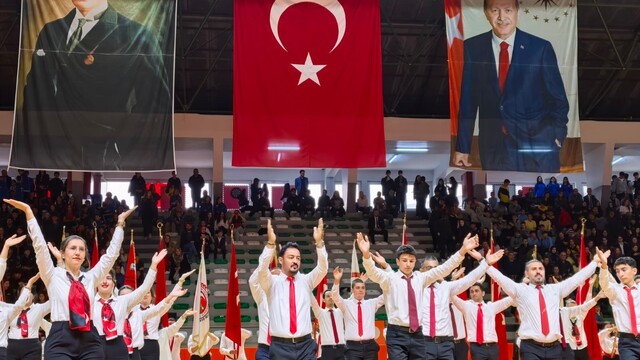 İnegöl'de 103 öğretmenden Cumhuriyet Bayramı'na özel gösteri