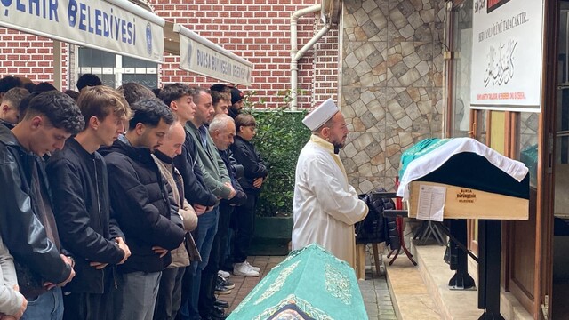 İnegöl'de bıçaklı kavgada hayatını kaybeden genç defnedildi