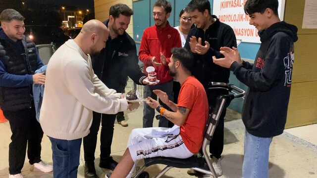 İnegöl'de doğum günü sürprizi hastanede kutlandı