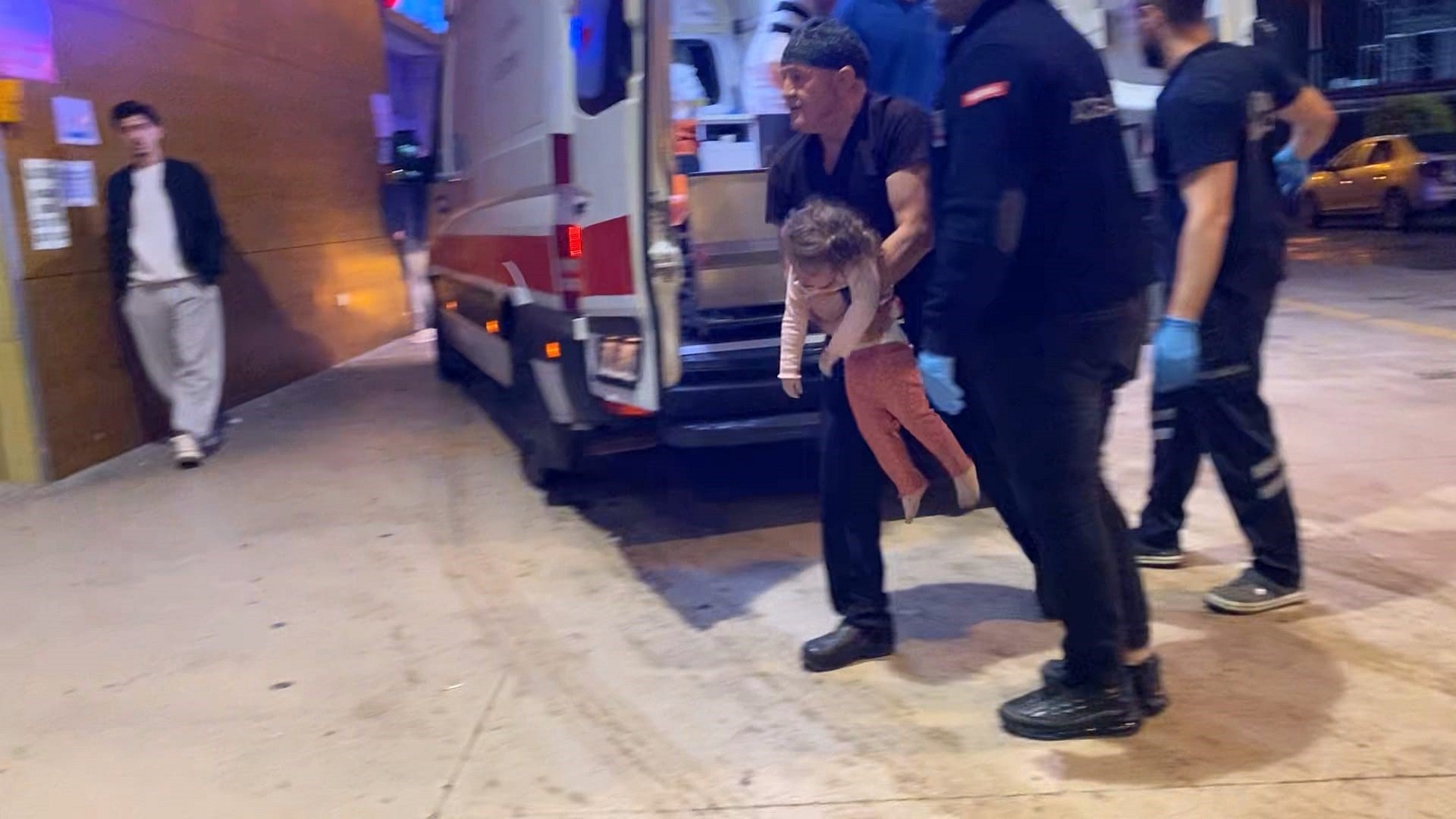 İnegöl'de misket nefes borusuna kaçan çocuğa müdahale edildi
