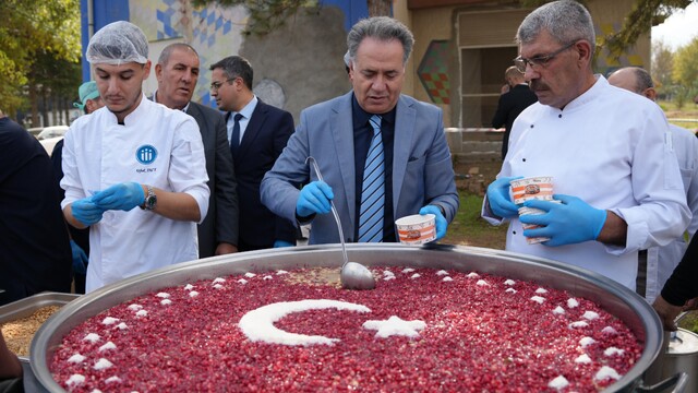 İnönü Üniversitesi'nde aşure etkinliği pekiştirdi