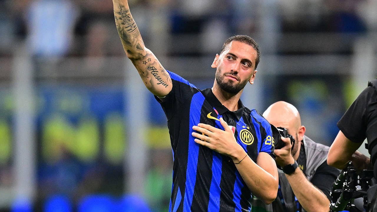 Inter Hakan Çalhanoğlu ile sözleşme yenilemek istiyor