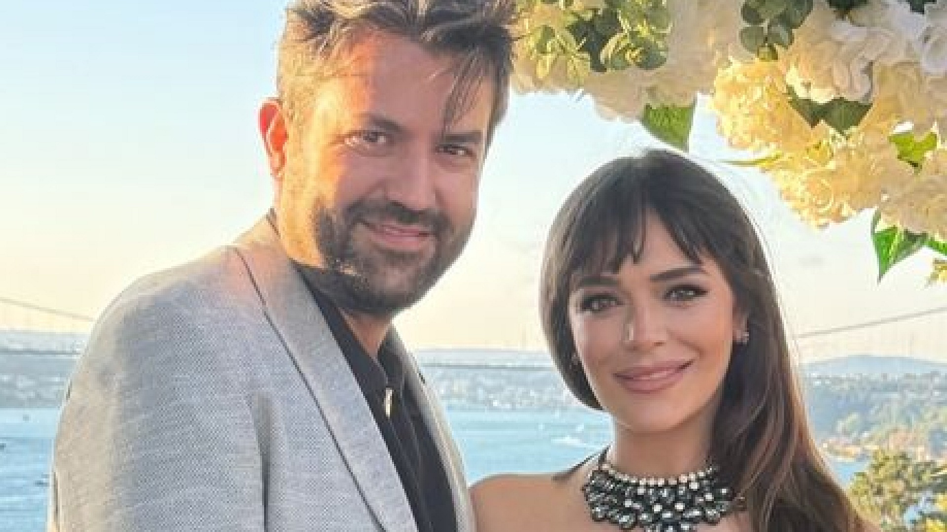 İpek Karapınar ve Ali Balcı, bebeklerini kucaklarına aldılar