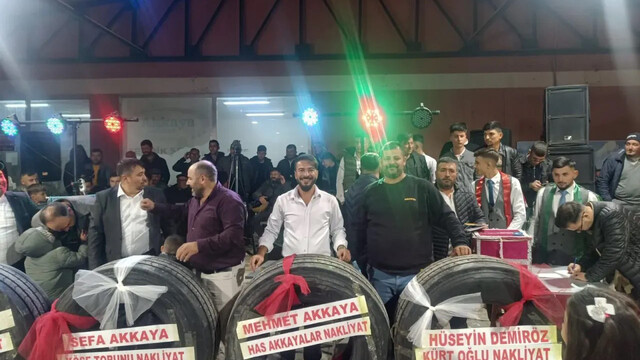 İscehisar'daki düğünde damada 4 kamyon lastiği hediye edildi