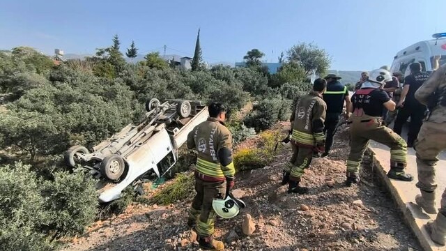 İskenderun'da zeytin bahçesine uçan kamyonet yaraladı