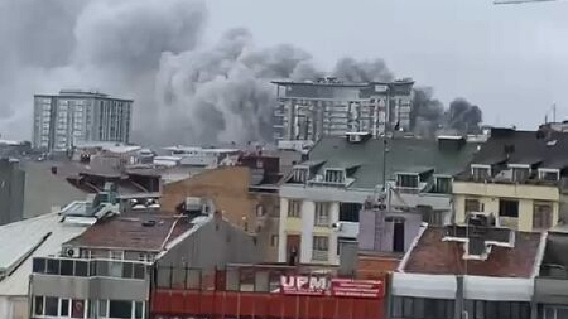 İstanbul Bayrampaşa'da sanayi sitesinde yangın çıktı