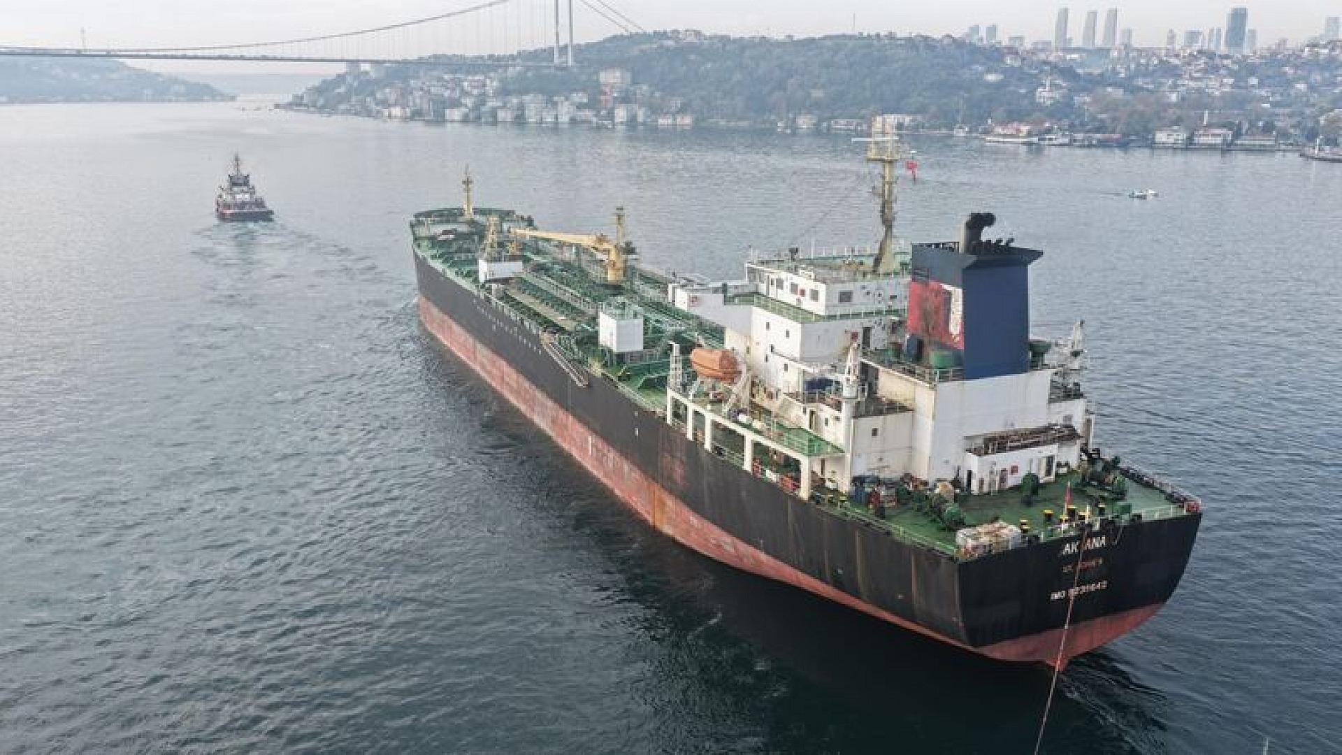 İstanbul Boğazı, AK ANA tankeri nedeniyle trafiğe kapatıldı