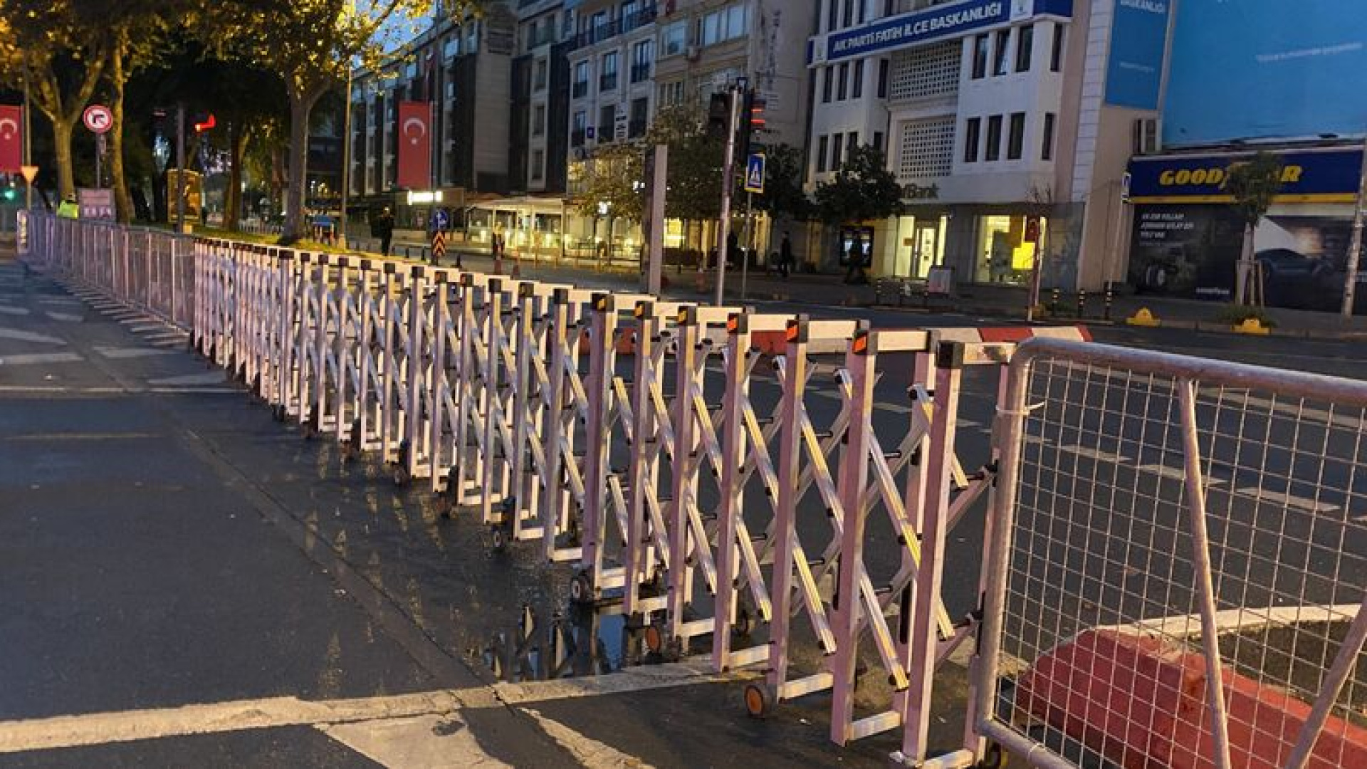 İstanbul'da 29 Ekim kutlamaları nedeniyle yollar kapatıldı