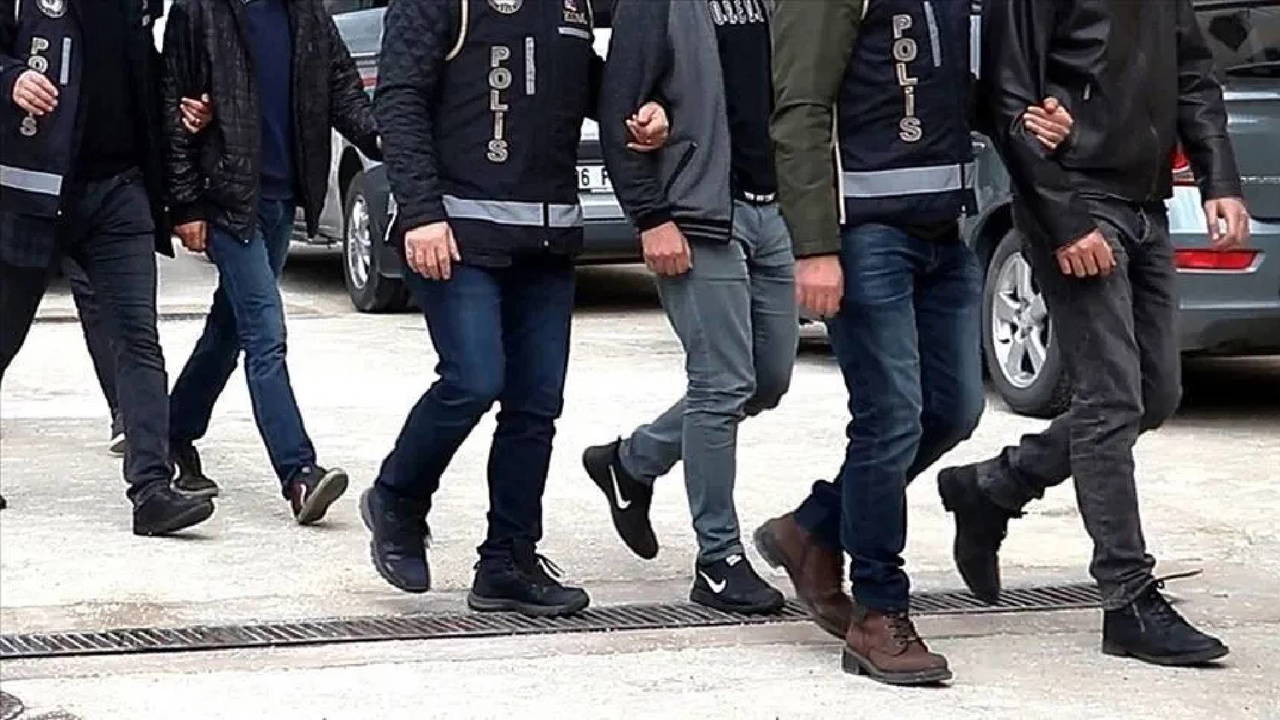 İstanbul'da dolandırıcılık yapan 5 şüpheli yakalandı