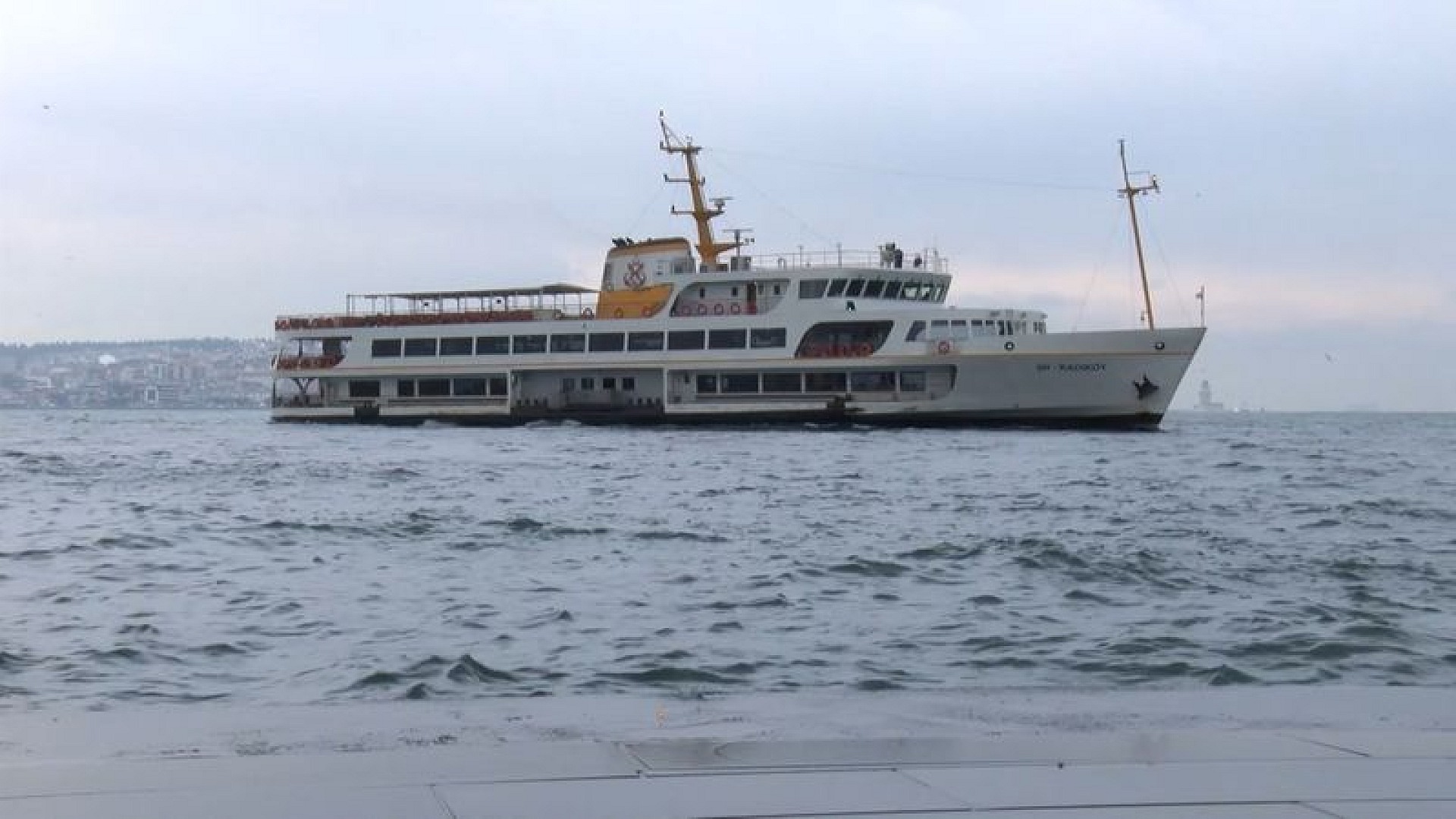 İstanbul'da elverişsiz hava nedeniyle vapur seferleri iptal
