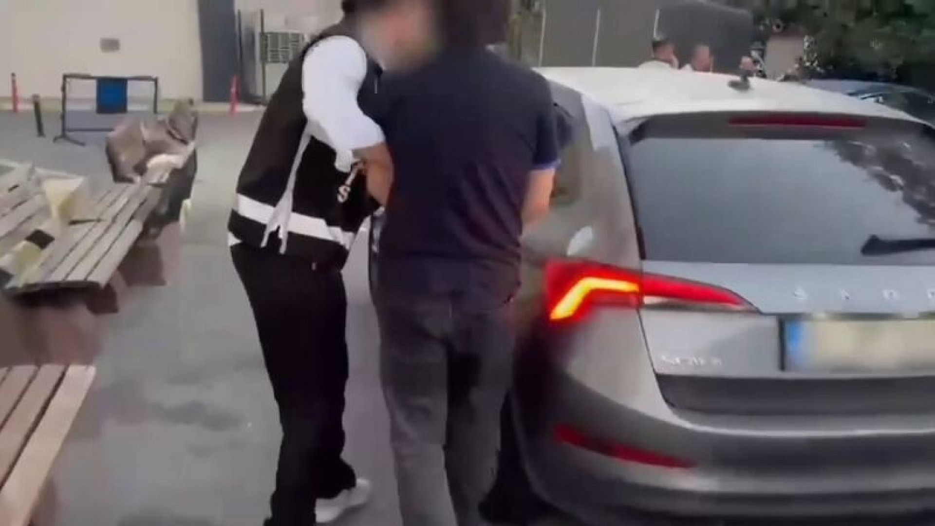 İstanbul'da FETÖ operasyonunda 19 zanlı gözaltına alındı