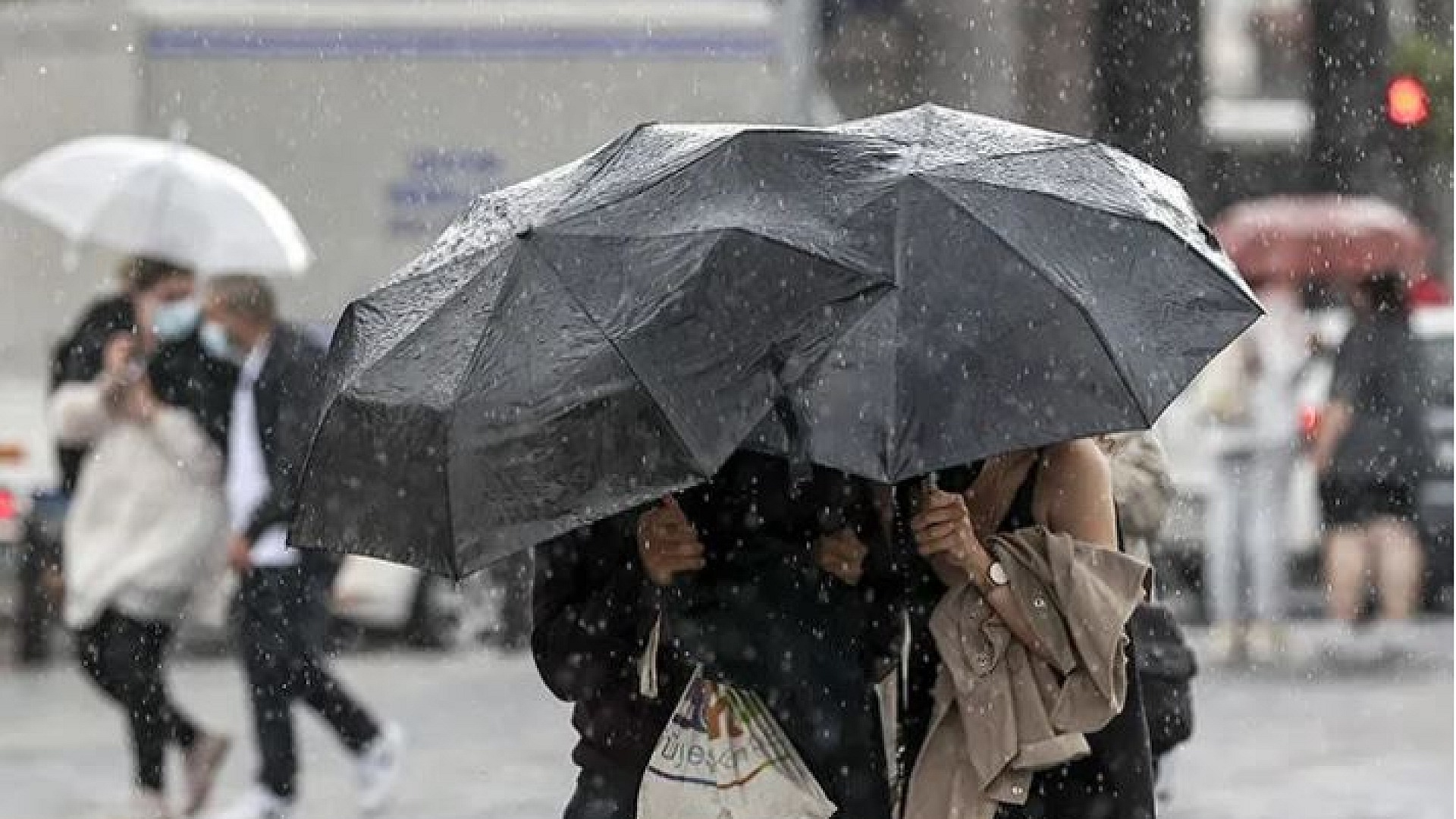 İstanbul'da sağanak bekleniyor, su baskını riski artıyor