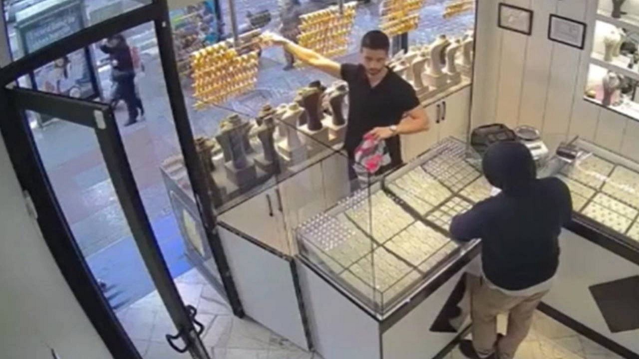 İstanbul'da kuyumcu soyguncunun tuzağına düştü